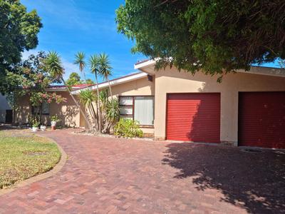 House For Sale in Arauna, Brackenfell