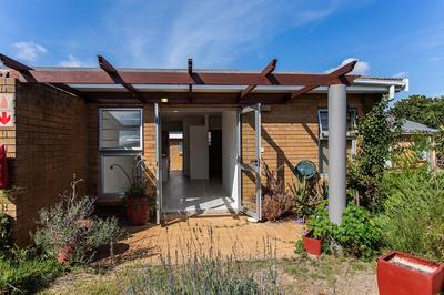 Apartment / Flat For Sale in Oakglen, Bellville