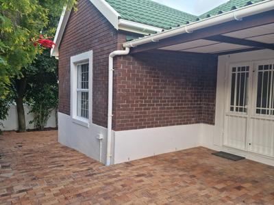 Townhouse For Rent in D Urbanvale, Durbanville