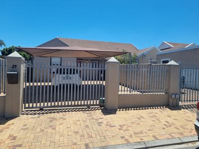 House For Sale in Vredekloof East, Brackenfell
