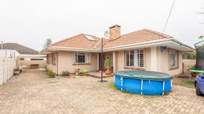 House For Sale in Boston, Bellville