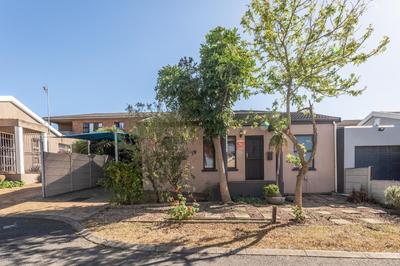 Townhouse For Sale in Vredekloof East, Brackenfell